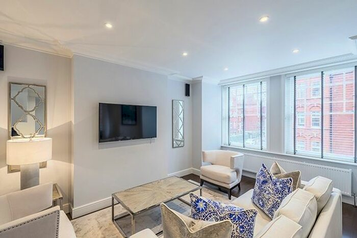 3 Bedroom Flat To Rent In Hamlet Gardens, London, W6