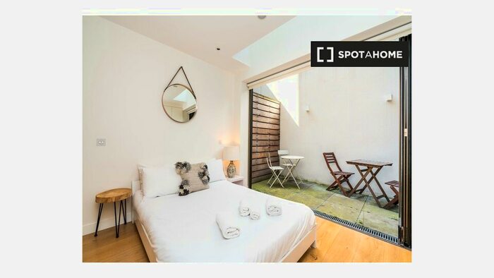 2 Bedroom Flat To Rent In B Gosfield St, W1W