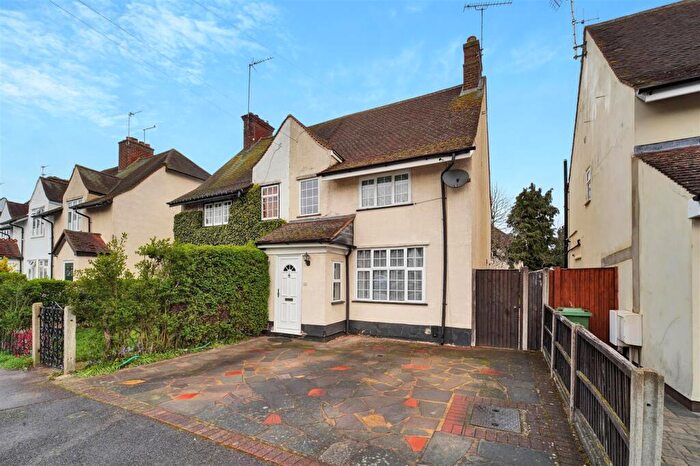 2 Bedroom Semi Detached House For Sale In Dawson Road, Byfleet, KT14