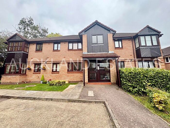 Studio For Sale In Bornedene, Potters Bar, EN6