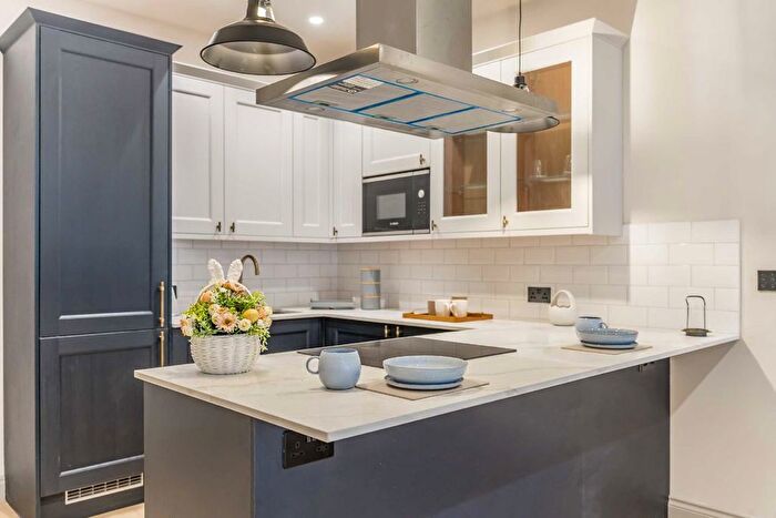 3 Bedroom Flat For Sale In Gordon Road, Ealing, W5