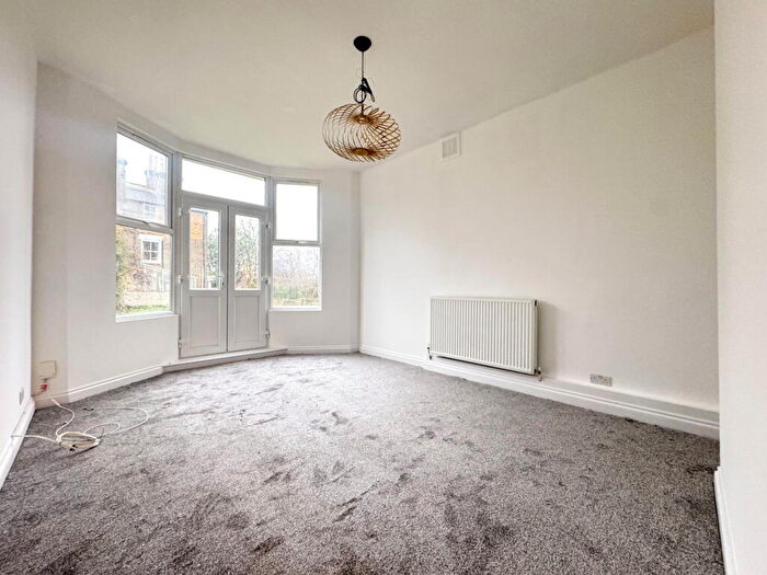 2 Bedroom Flat To Rent In Pepys Road, London, SE14