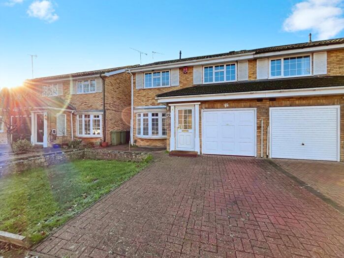 3 Bedroom Semi Detached House For Sale In Ashdown Avenue, Farnborough, Hampshire, GU14