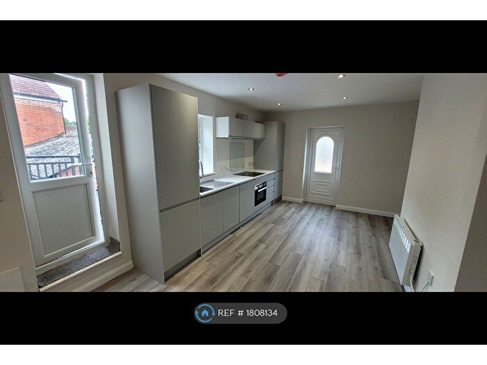 1 Bedroom Flat To Rent In Crowthorne, Crowthorne, RG45