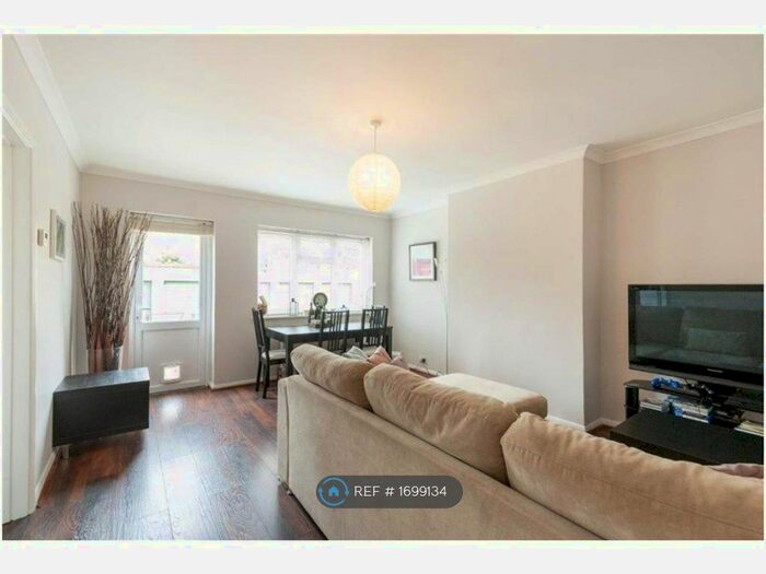 2 Bedroom Flat To Rent In Acacia Road, London, W3