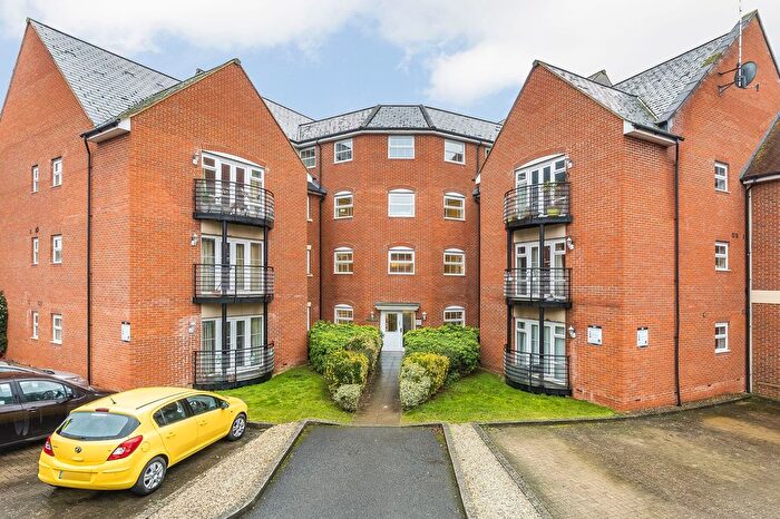 2 Bedroom Flat For Sale In Thames View, Abingdon, OX14