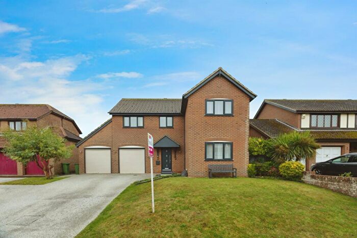 4 Bedroom Detached House For Sale In Court Farm Road, Newhaven, BN9