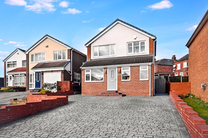 4 Bedroom Detached House For Sale In Lake Lock Grove, Stanley, Wakefield, West Yorkshire, WF3