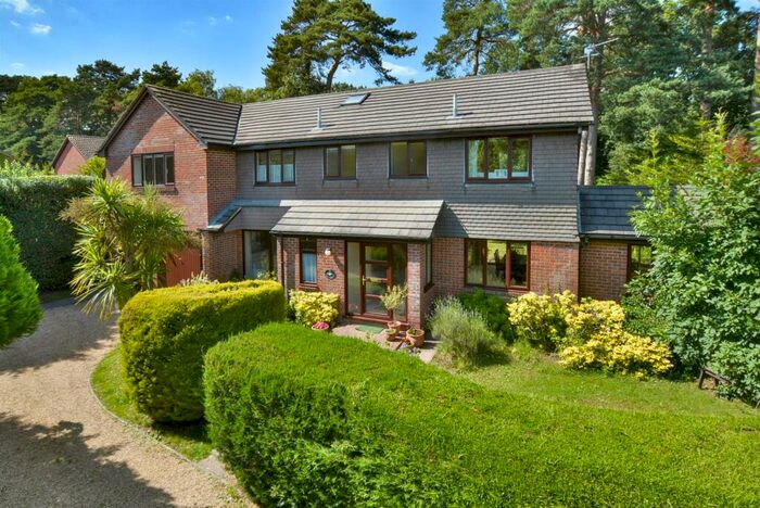 5 Bedroom Detached House To Rent In Redwood Drive, Ferndown, BH22