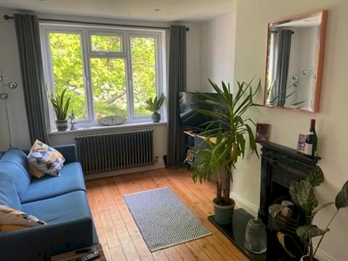 1 Bedroom Property To Rent In Gowlett Road, London, SE15