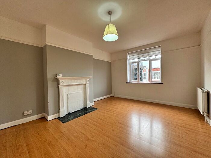2 Bedroom Flat For Sale In Coombe Road, Croydon, London, CR0