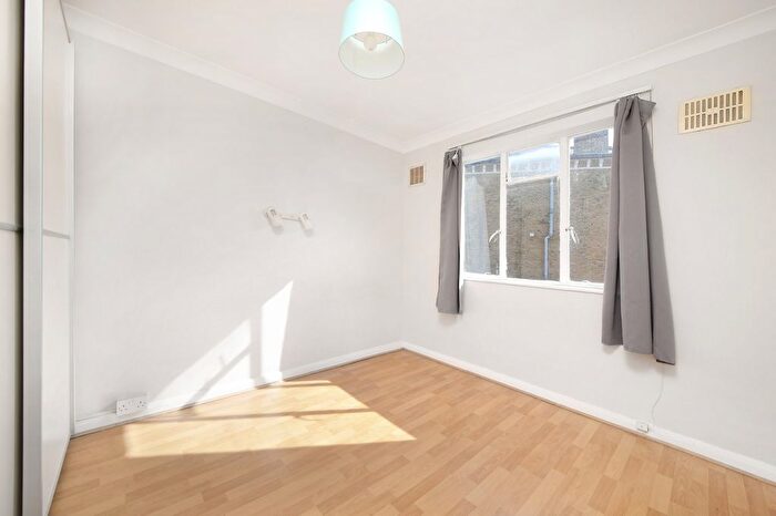 2 Bedroom Flat To Rent In Bromfelde Road, Clapham North, SW4