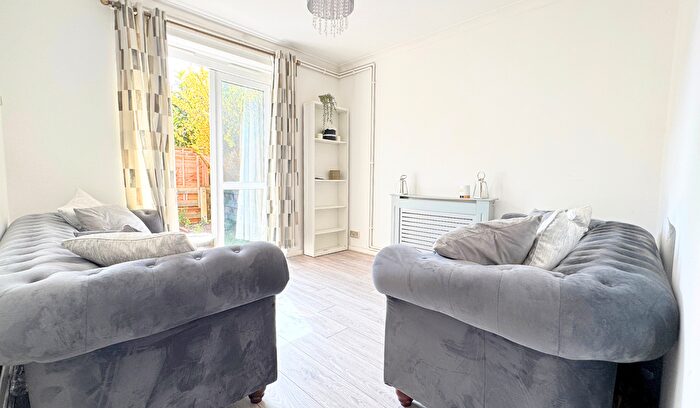 1 Bedroom Flat To Rent In Eynsham Drive, London, SE2