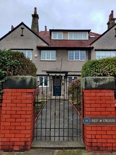 3 Bedroom Flat To Rent In Hoylake, Wirral, CH47