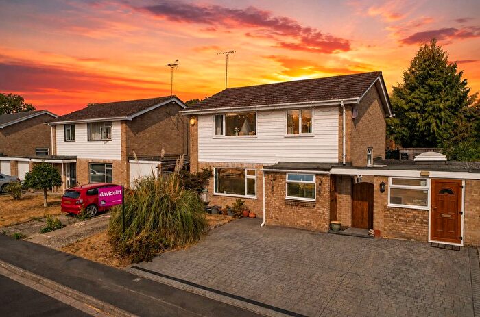 5 Bedroom Detached House For Sale In Goodwood Close, Burghfield Common, Reading, Berkshire, RG7