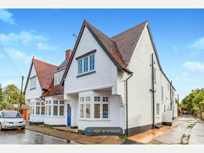 2 Bedroom Flat To Rent In High Street, Gayton, Northampton, NN7