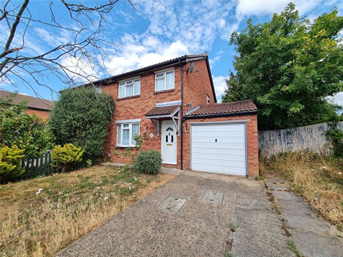 3 Bedroom Semi-Detached House For Sale In Swift Close, Letchworth Garden City, Hertfordshire, SG6
