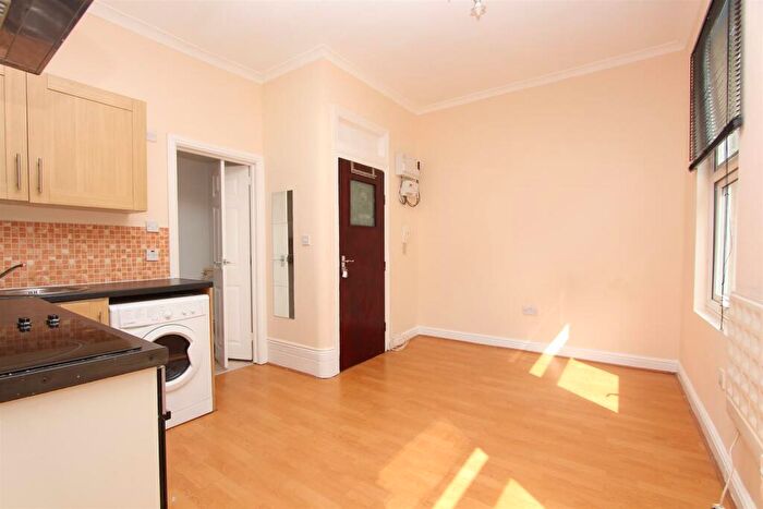 Flat To Rent In Newington Green, London, N16