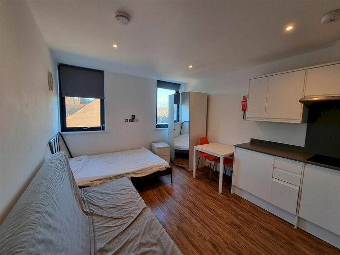 Studio To Rent In Willoughby Road, Turnpike Lane, London N8