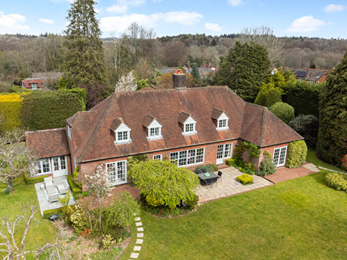 4 Bedroom Country House For Sale In Pantings Lane, Highclere, Newbury, RG20