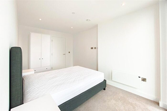 2 Bedroom Apartment To Rent In Elizabeth Tower, M15