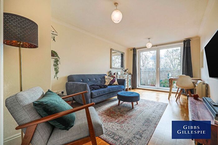 1 Bedroom Flat To Rent In Holland Gardens, Brentford, TW8