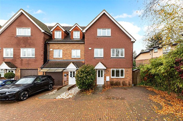 4 Bedroom End Of Terrace House To Rent In Hersham Road, Walton-On-Thames, KT12