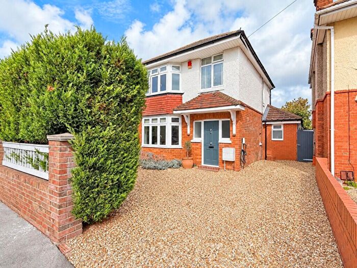 3 Bedroom Detached House For Sale In Gresham Road, Bournemouth, BH9