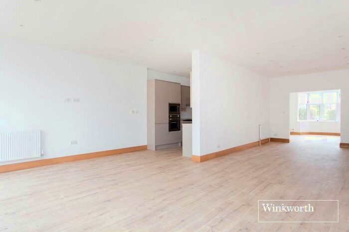 5 Bedroom Semi-Detached House To Rent In Temple Gardens, London, NW11