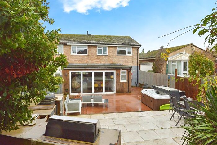 4 Bedroom Semi-Detached House For Sale In Porters Close, Deanshanger, Milton Keynes, MK19