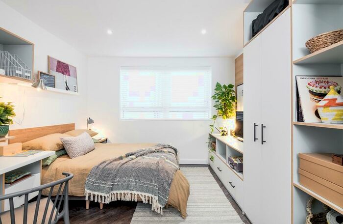 Studio To Rent In Commercial Road, Portsmouth, Hampshire, PO1