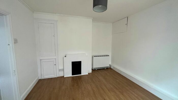 Studio To Rent In Hill Road, Chelmsford, Essex, CM2