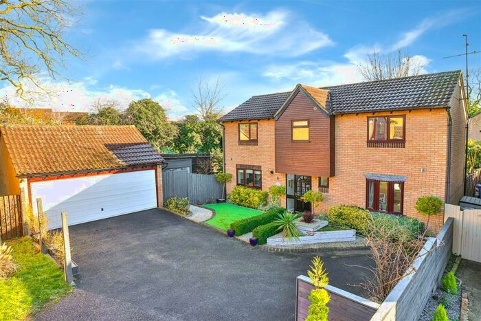 4 Bedroom Detached House To Rent In Warwick Court, Kettering, NN15