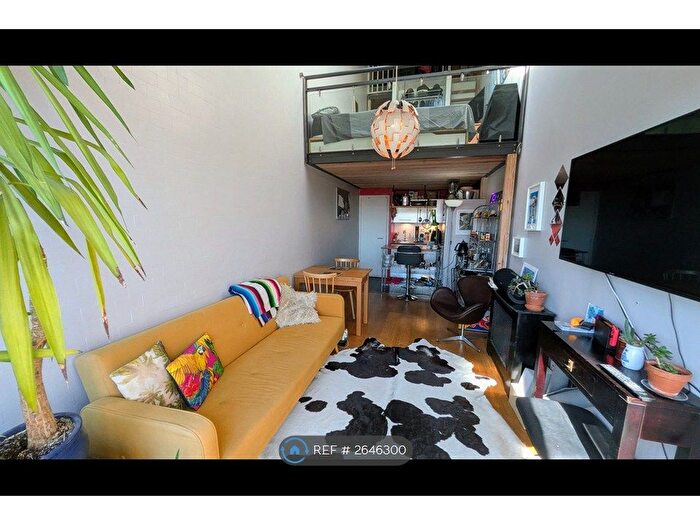 1 Bedroom Flat To Rent In Manhattan Building, London, E3
