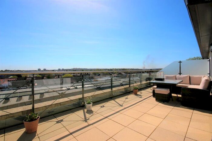 1 Bedroom Penthouse To Rent In Huguenot Drive, N13