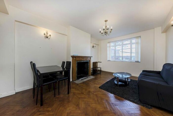 3 Bedroom Flat To Rent In Hammersmith Road, London, W6