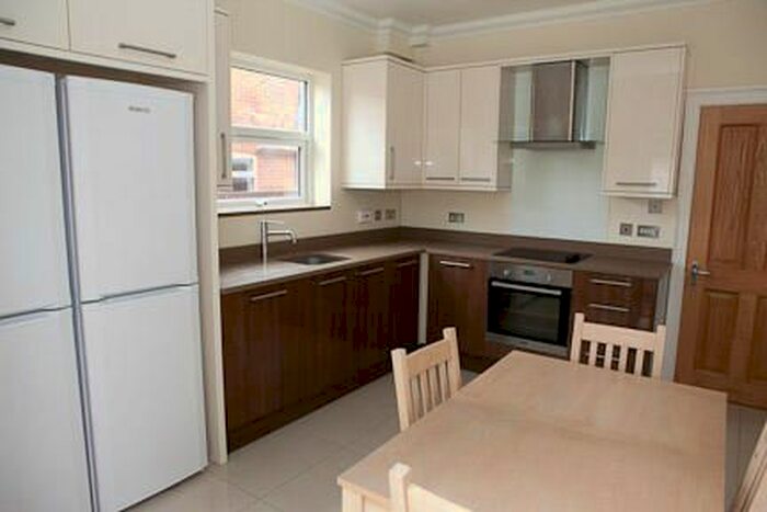 6 Bedroom Property To Rent In Cedar Road, Southampton, SO14