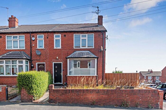 3 Bedroom Terraced House For Sale In Aston View, Leeds, LS13