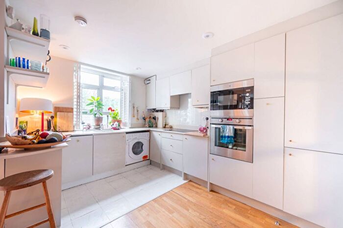 2 Bedroom Flat For Sale In Westbourne Grove, Notting Hill, London, W11