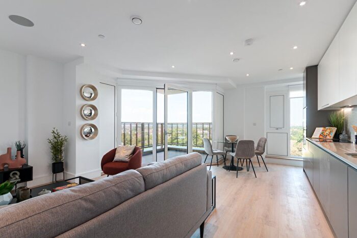 2 Bedroom Flat To Rent In Sutton Park House, SM1