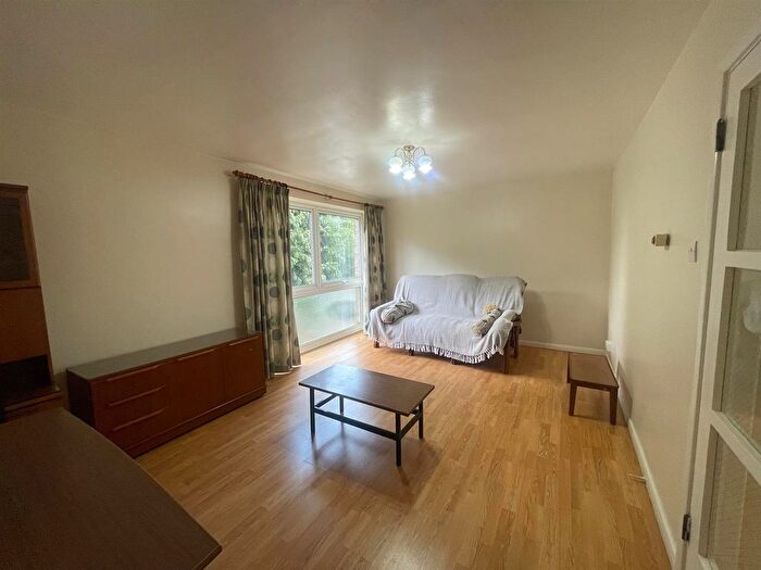 2 Bedroom Flat To Rent In Blackthorne Court Dormers Wells Lane, Southall, UB1