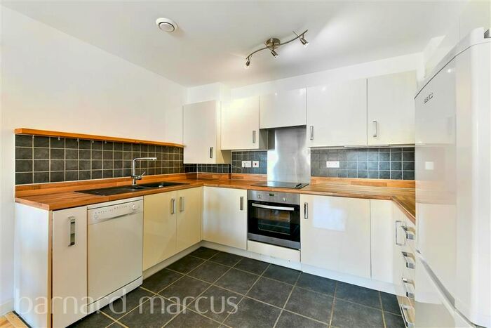 2 Bedroom Flat To Rent In Varcoe Gardens, Hayes UB3