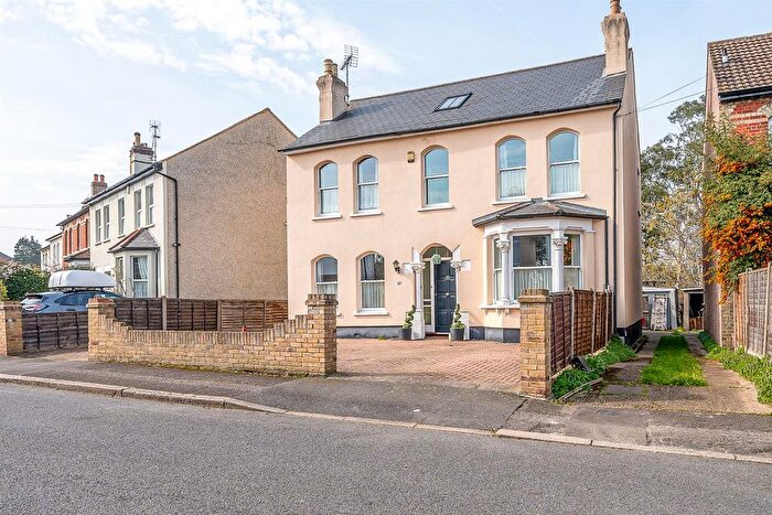 6 Bedroom Detached House For Sale In Knoll Road, Bexley, DA5
