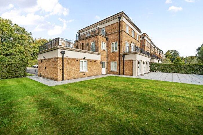 6 Bedroom Property To Rent In Willoughby Lane, Bromley, BR1