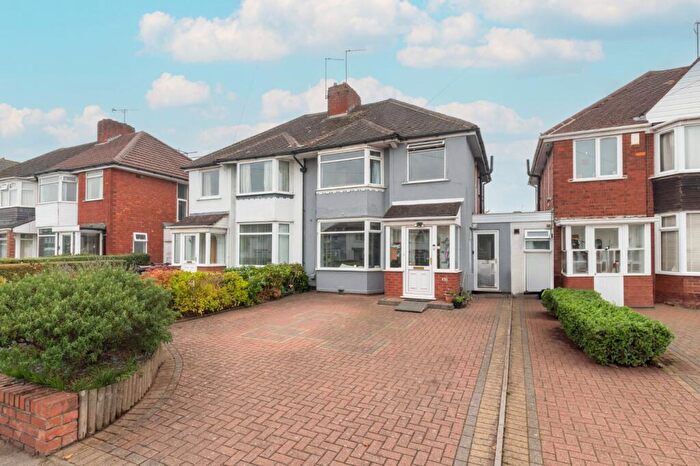 3 Bedroom Semi-Detached House For Sale In Lincoln Road North, Birmingham, West Midlands, B27