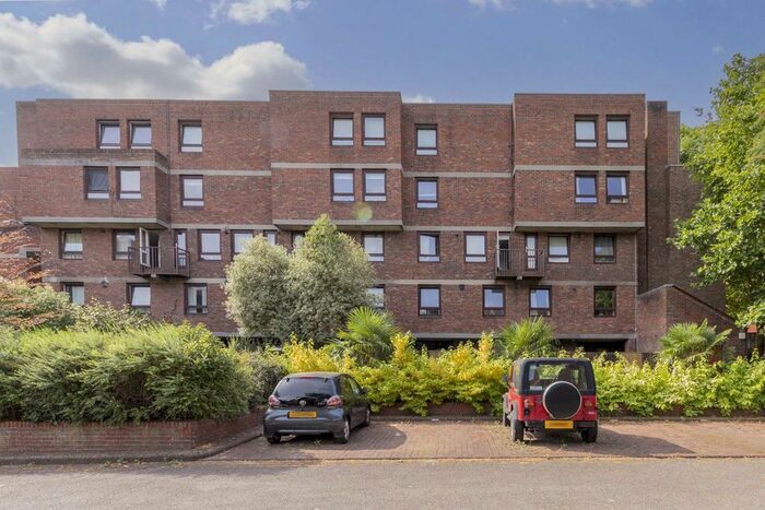 1 Bedroom Flat To Rent In Lily Close, London, W14