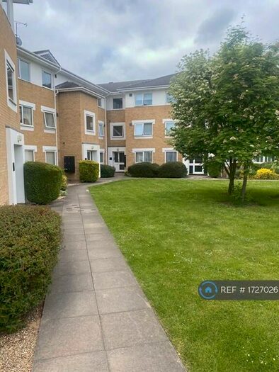 2 Bedroom Flat To Rent In Grange Court, Chelmsford, CM2