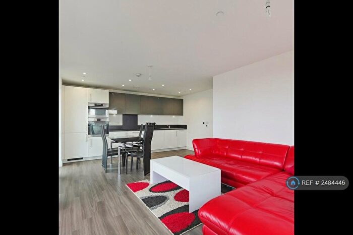3 Bedroom Flat To Rent In Hannaford Walk, London, E3