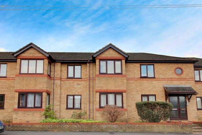2 Bedroom Flat To Rent In Avenue Road, St. Neots, PE19