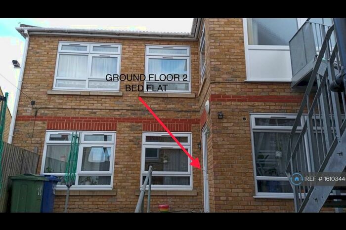 2 Bedroom Flat To Rent In William Street, Sittingbourne, ME10